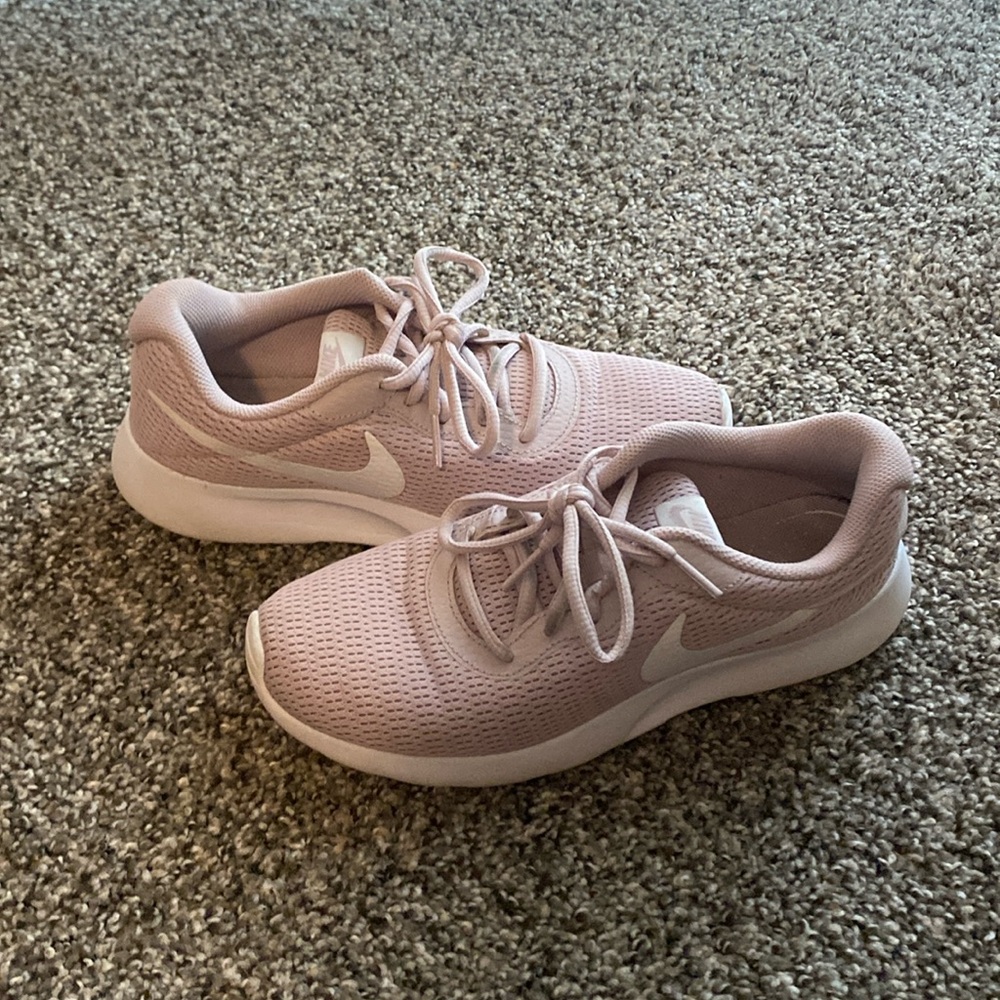 Nike Tennis Shoes - Soft Pink